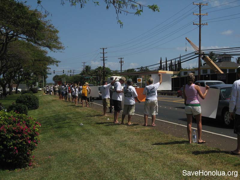 4-22-07-signwaving01