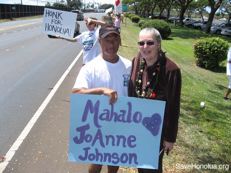 4-22-07-signwaving03