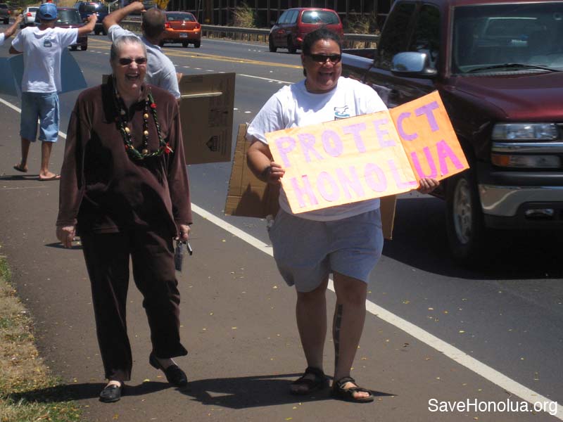 4-22-07-signwaving04