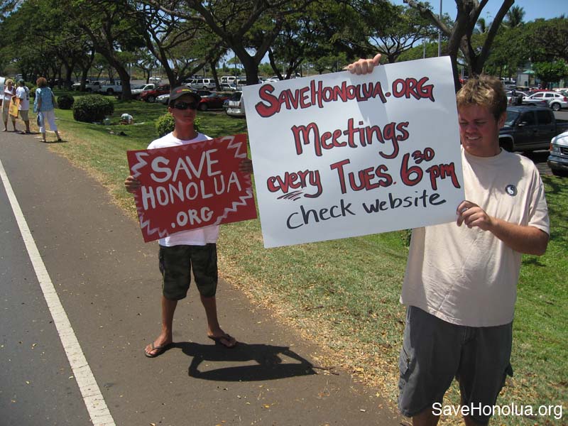 4-22-07-signwaving11