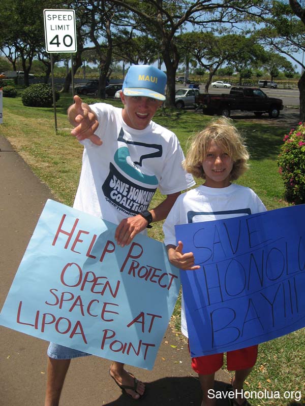 4-22-07-signwaving30
