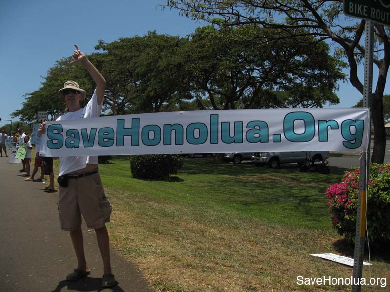 4-22-07-signwaving38